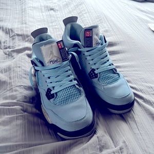 Jordan 4 UNC 9/10. size 9.5 Men’s